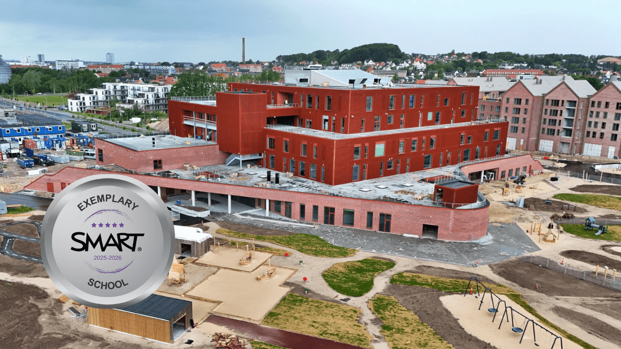 Huset Stigsborg with SMART Exemplary School 2025–2026 badge.